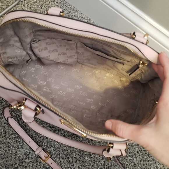 AUTHENTIC MICHAEL KORS CROSSBODY - Picture 4 of 4